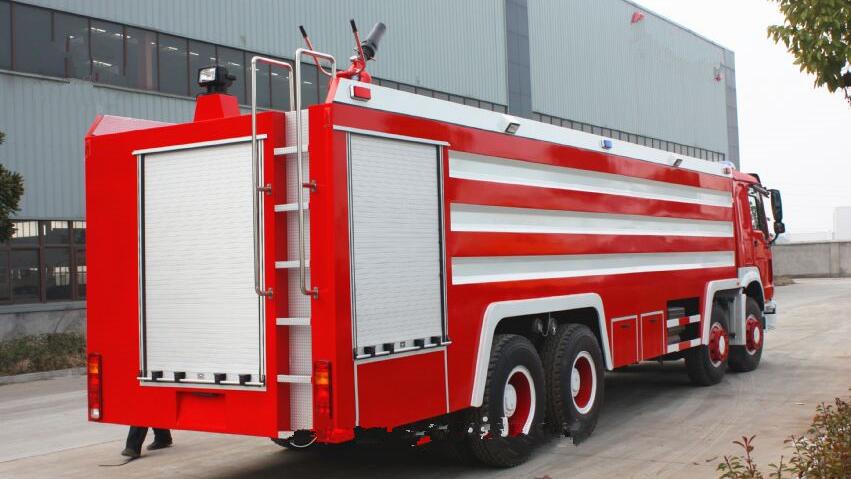 重汽豪沃25噸水罐消防車(國(guó)五)|大型供水消防車|大噸位運(yùn)水消防車價(jià)格廠家直銷15271311188